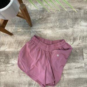 Lululemon size 6 Hotty hot shorts low rise 4in
